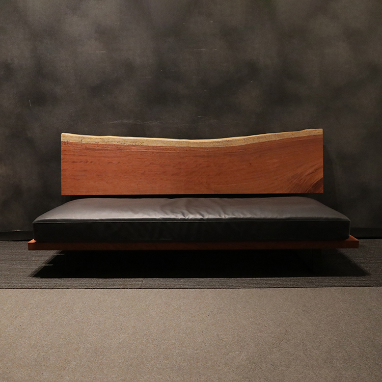 エンゲージソファ　材：ブビンガ　座面：合皮BK